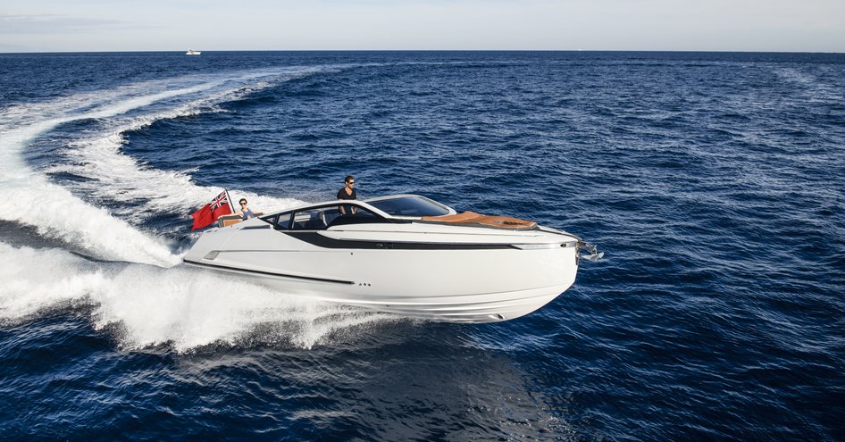 Fairline F//LINE 33 underway, surrounded by sea