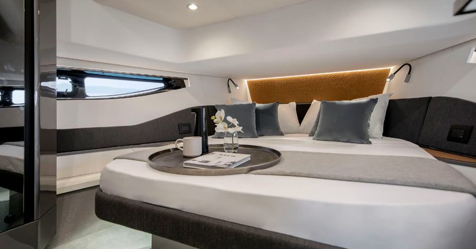 azimut-verve-48-owner-cabin