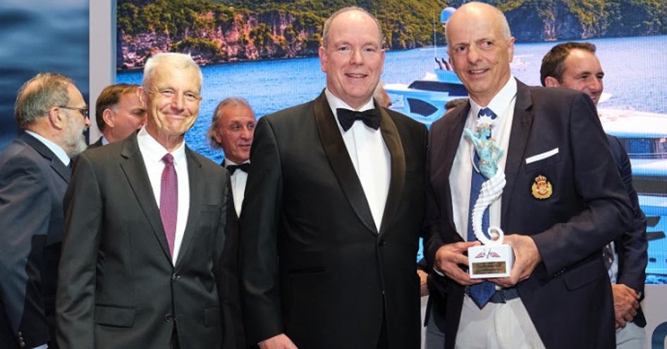 Image of HSH Prince Albert II and Francis Lapp, Founder and President of Sunreef Yachts at YCM Explorer Awards