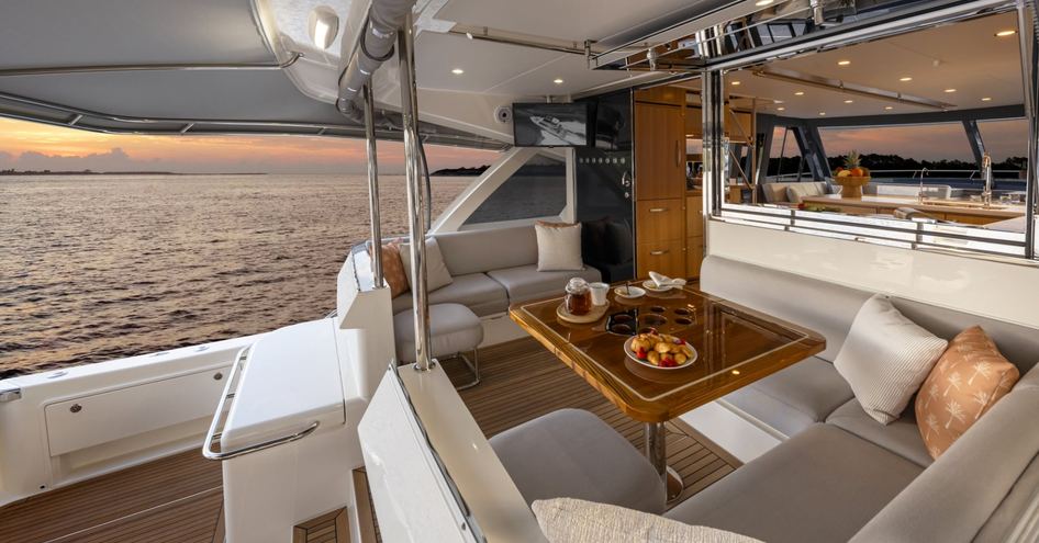 Riviera-58-Sports-Motor-Yacht-Alfresco-raised-cockpit