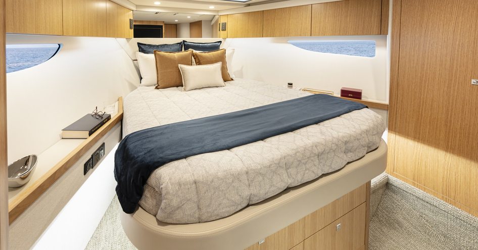 Riviera-58-Sports-Motor-Yacht-VIP-Stateroom