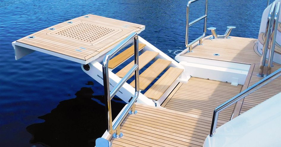 Overview of hydraulic platform onboard the 670 Azure Sport Yacht.