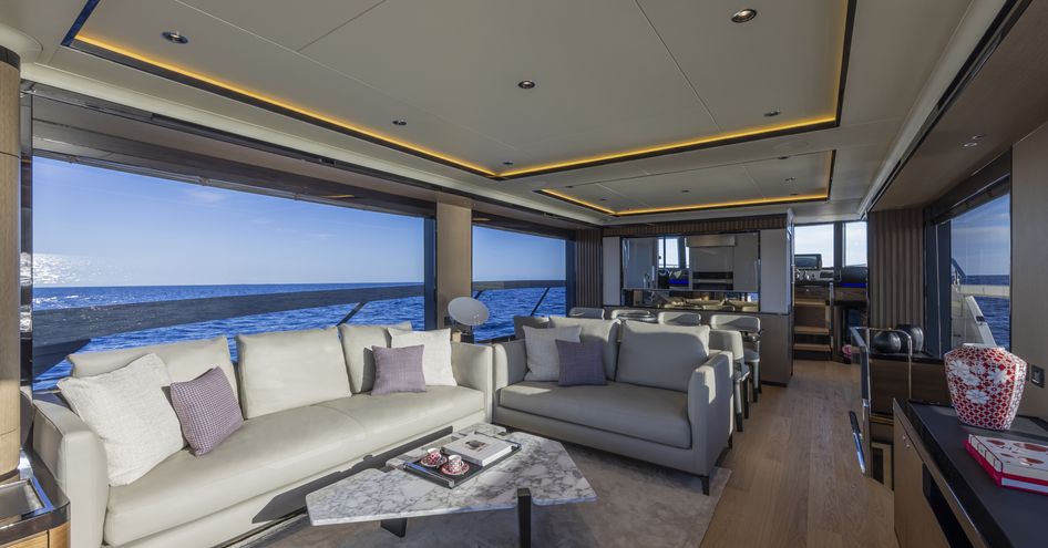 Absolute Navetta 75 saloon