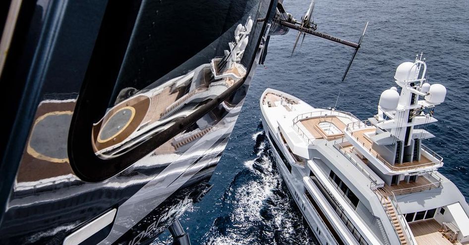 helicopter preparing to land on yacht Cloudbreak