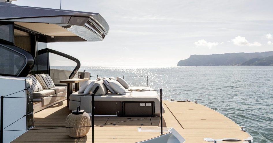 The Fun Island aboard the Seadeck 6 features fold down balconies for additional space at anchor