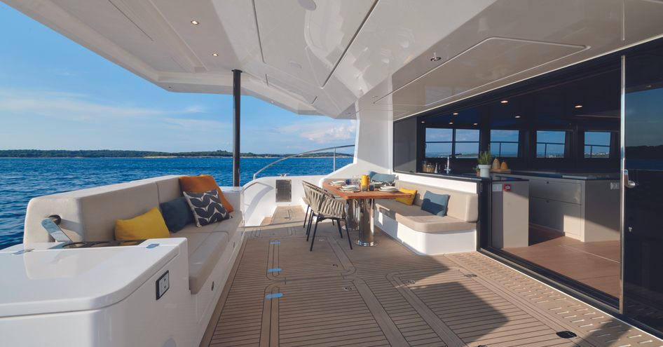 The SY62 3-Deck Open offers flowing indoor/outdoor experiences