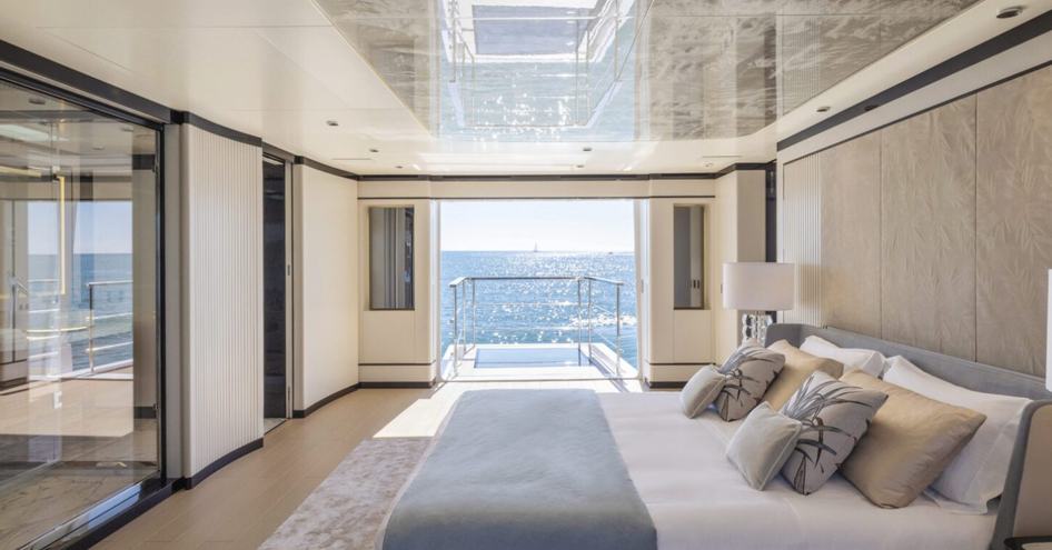 Oceano Mungusta 44  bedroom with balcony overlooking sea 