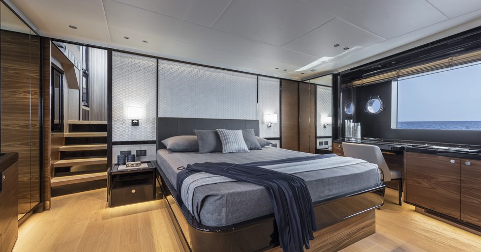 Absolute Navetta 68 interior