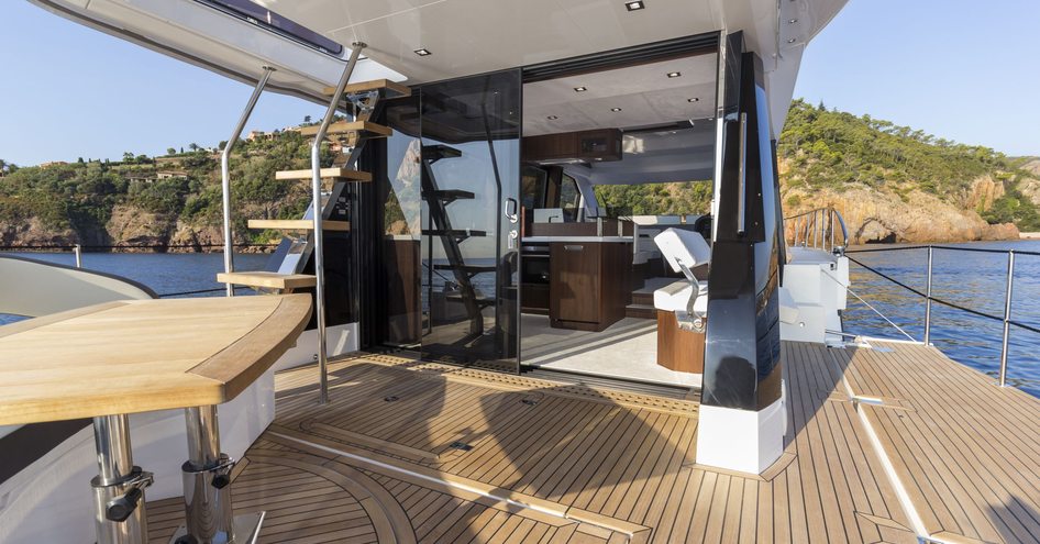 Galeon 500 Fly cockpit, Galeon 500 Fly balconies 