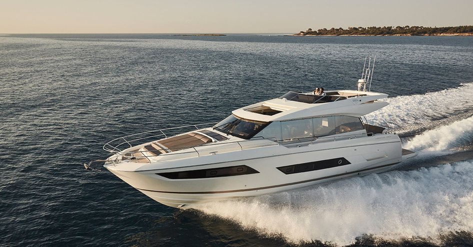 Prestige 680 exterior