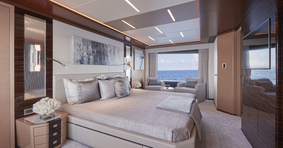 Ocean Alexander 90R owner's cabin