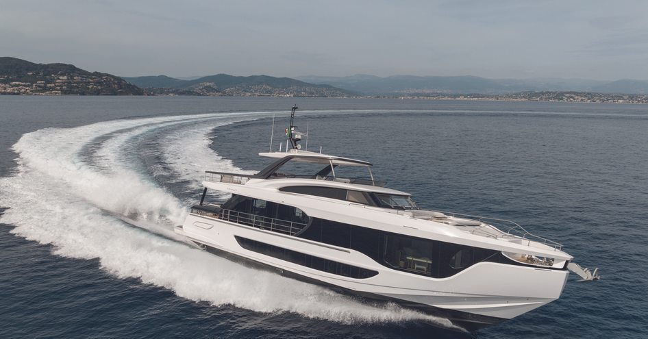 Azimut Grande 26M design