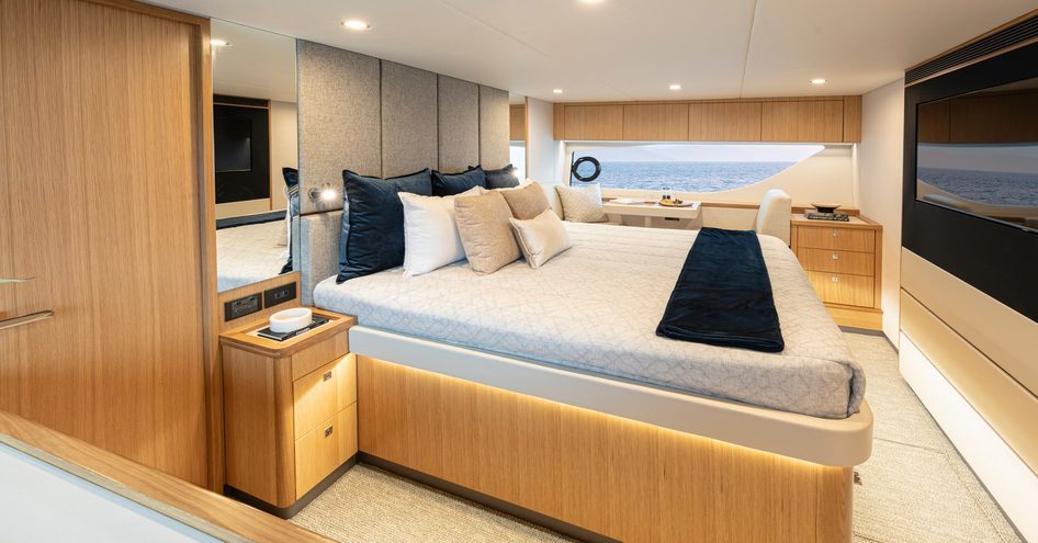 Riviera-58-Sports-Motor-Yacht-Owner-cabin-overview