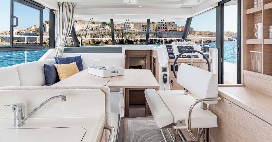 beneteau swift trawler 41 salon 