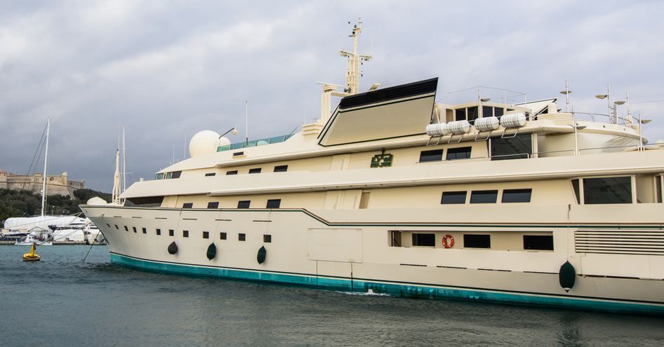 A port-side view of Benetti KINGDOM 5KR at berth