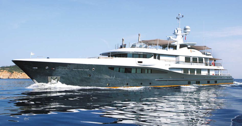 Superyacht GENE MACHINE running through the sea