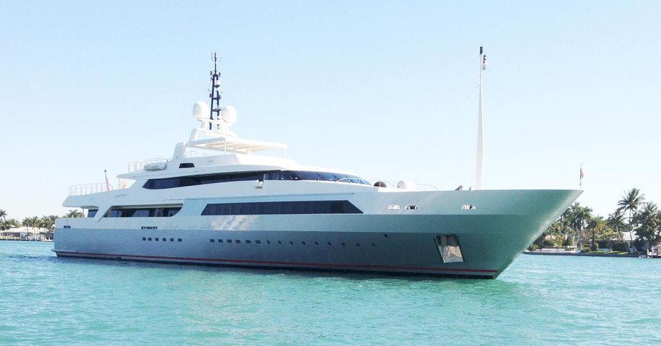 Baglietto superyacht VICKY on the water