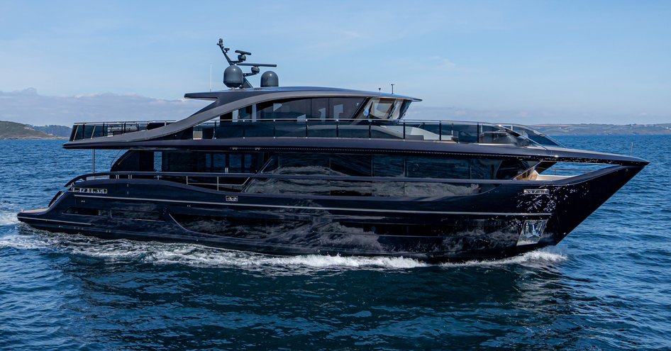 Princess X95, Ferretti 1000