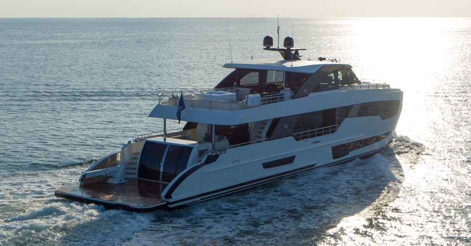 A stern view of the Ocean Alexander 32E and its exapnsive deck spaces