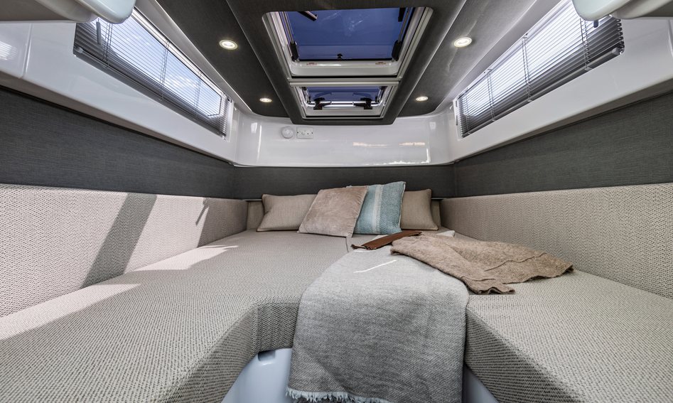Axopar 37 XC Cross Cabin, Interior