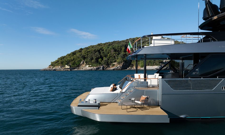 Riva 112' Dolcevita Super, Beach Club