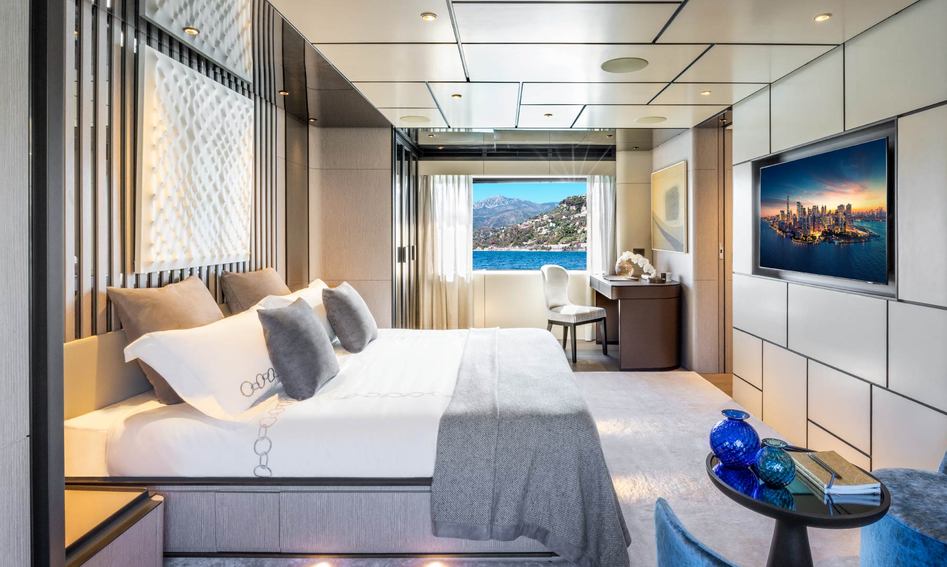 Custom Line Saetta 140&#039;, Accommodation