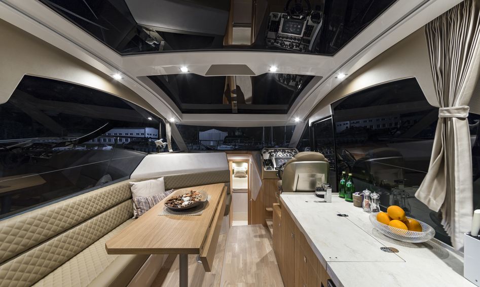 Galeon 370 HTC, Interior