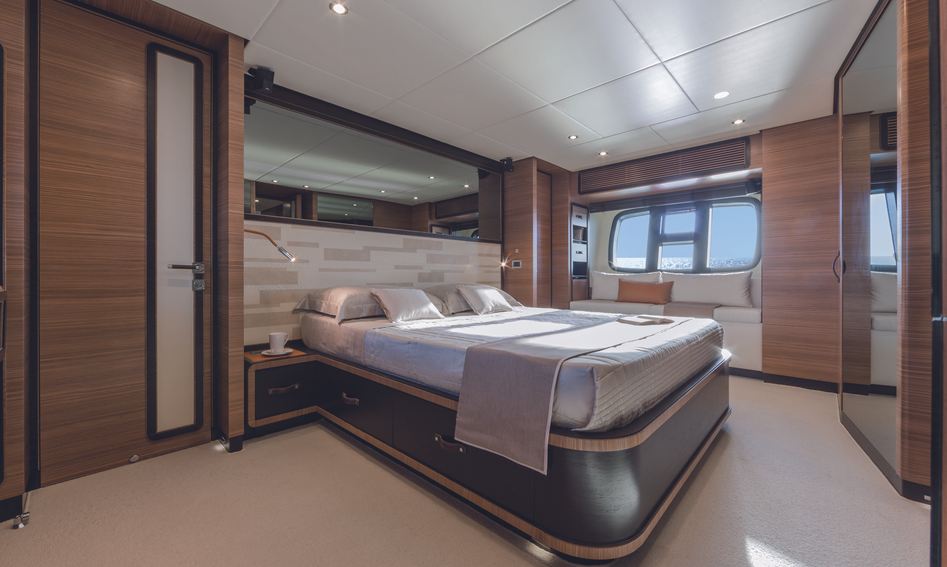 Azimut Magellano 76, Accommodation