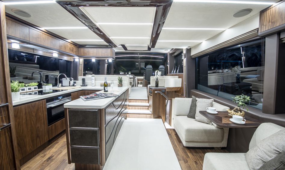 Galeon 680 Fly, Interior