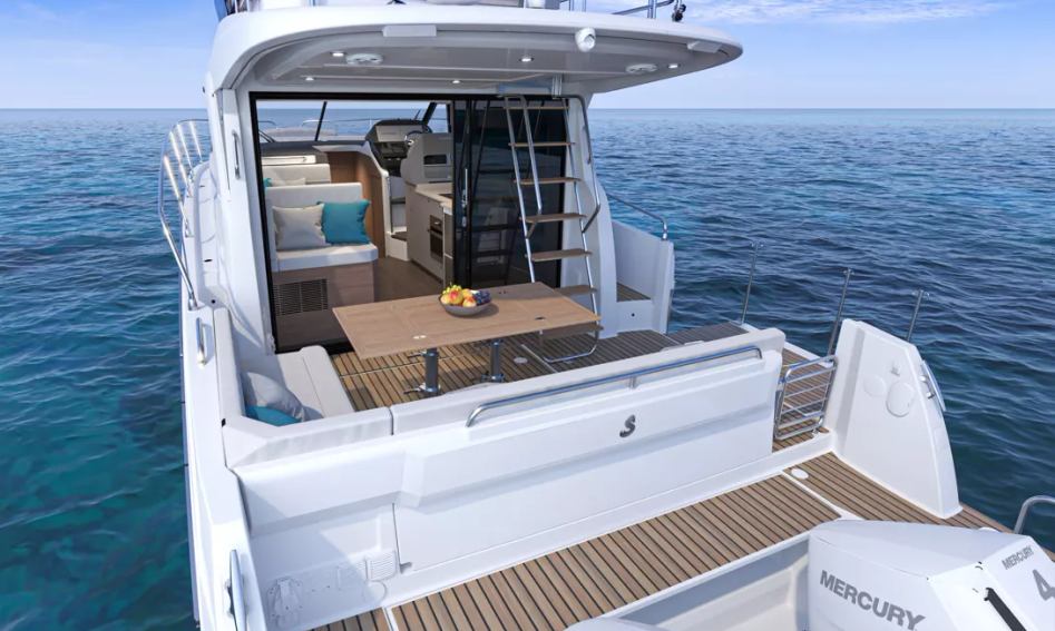 Beneteau Yachts Antares 12  Gen 2, Deck Area