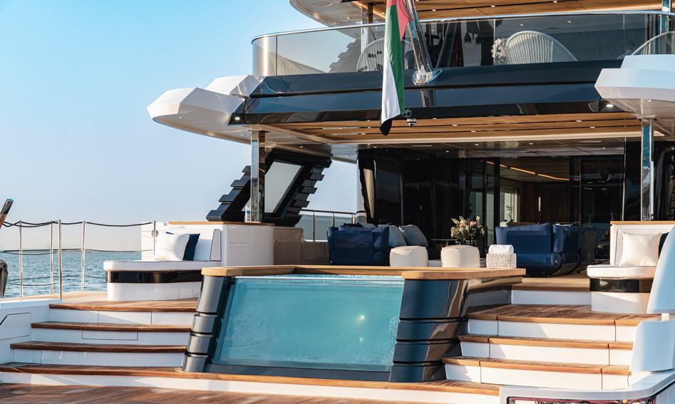 Gulf Craft Majesty 145 , Deck Area