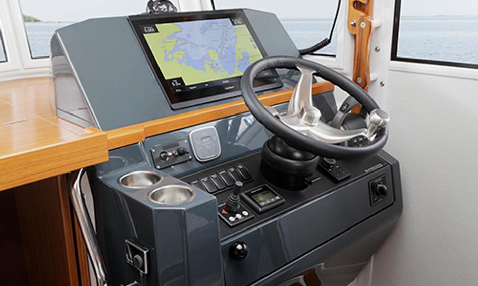 Sargo 28 Gen 2, Helm Station