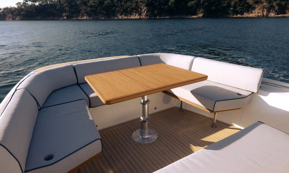 AIATA Wayfinder 38 Cabin , Deck Area