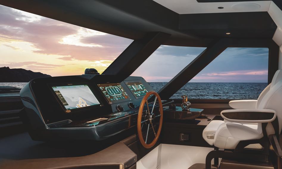 Azimut Magellano 25M, Helm Station