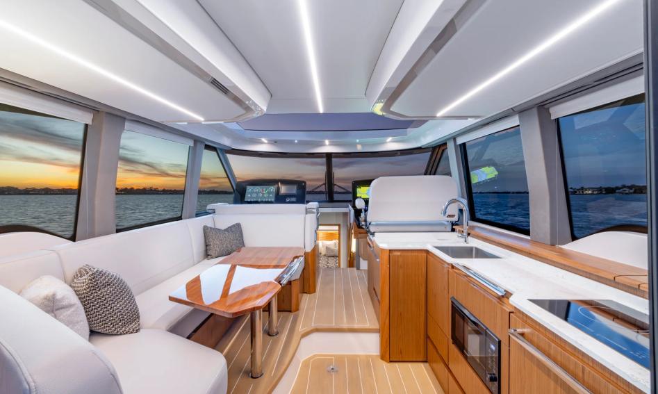 Tiara EX54 , Interior