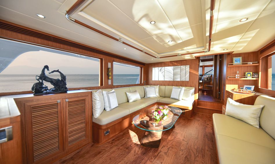 Outer Reef 740 Deluxbridge Motoryacht, Interior