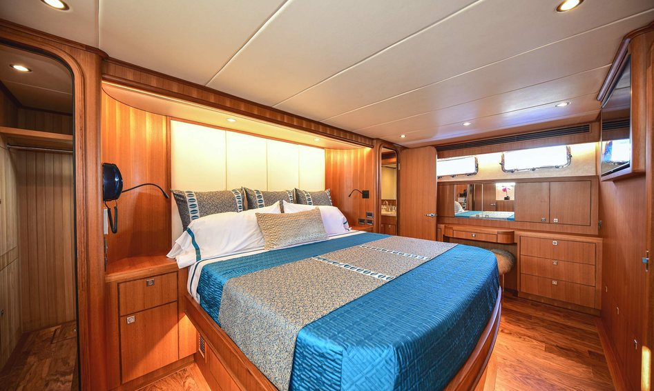 Outer Reef 740 Deluxbridge Motoryacht, Accommodation