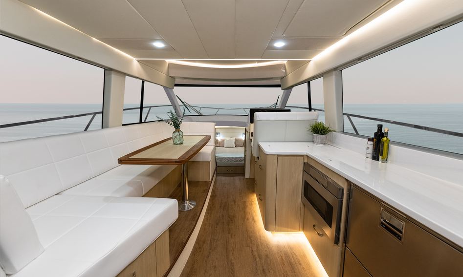 Regal Boats 42 FXO , Interior