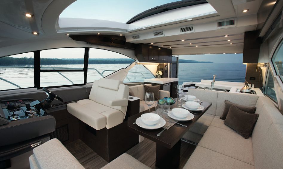 Cruisers 54 Cantius, Interior