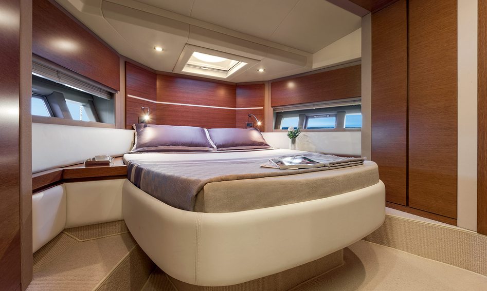 Azimut 54, Accommodation