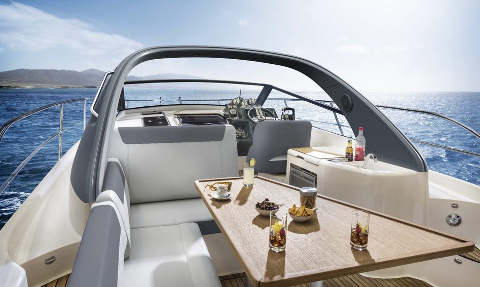 Bavaria S30 Open, Deck Area