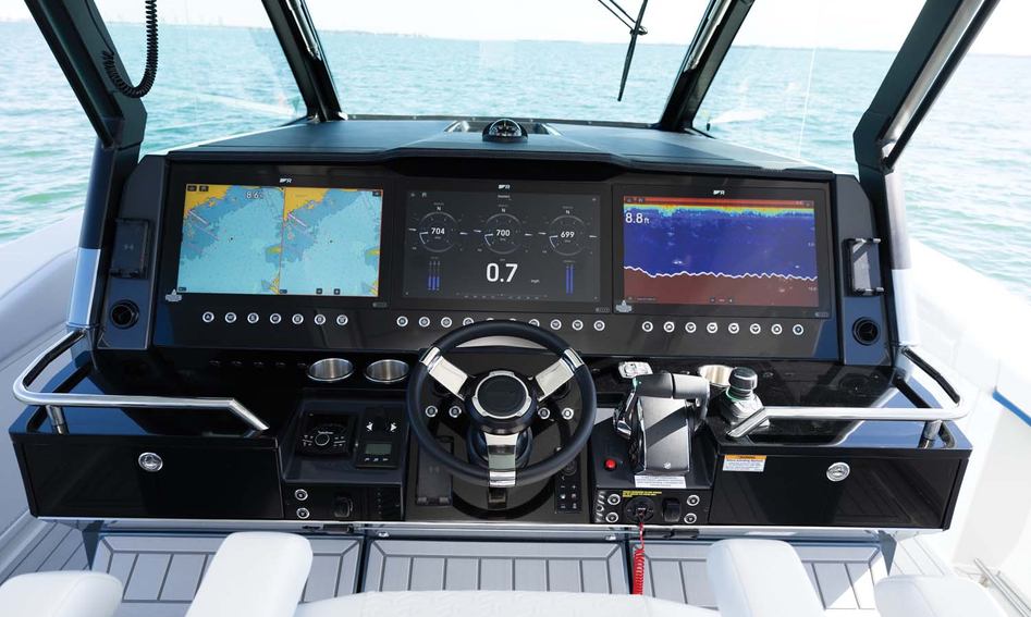 Formula 457 Center Console Sport, Helm Station