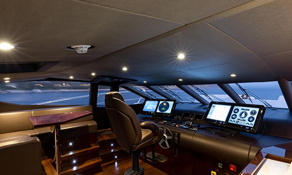 Sunseeker 116 Yacht, Helm Station