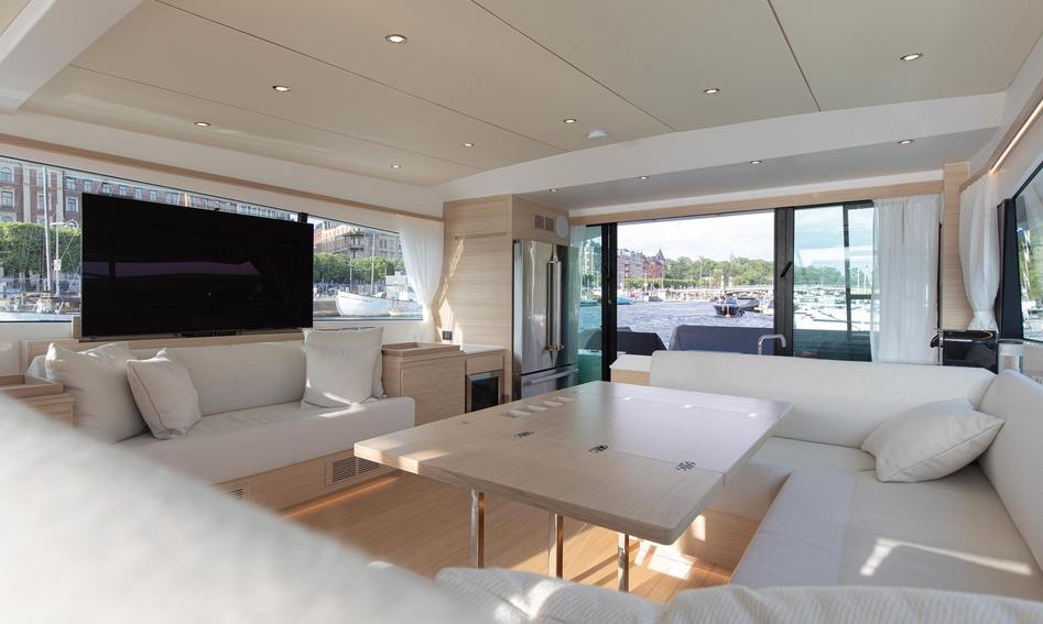 Delta Powerboats 72 , Interior