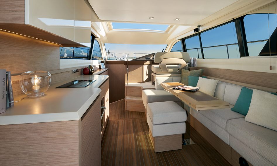 Beneteau Monte Carlo 4S, Interior