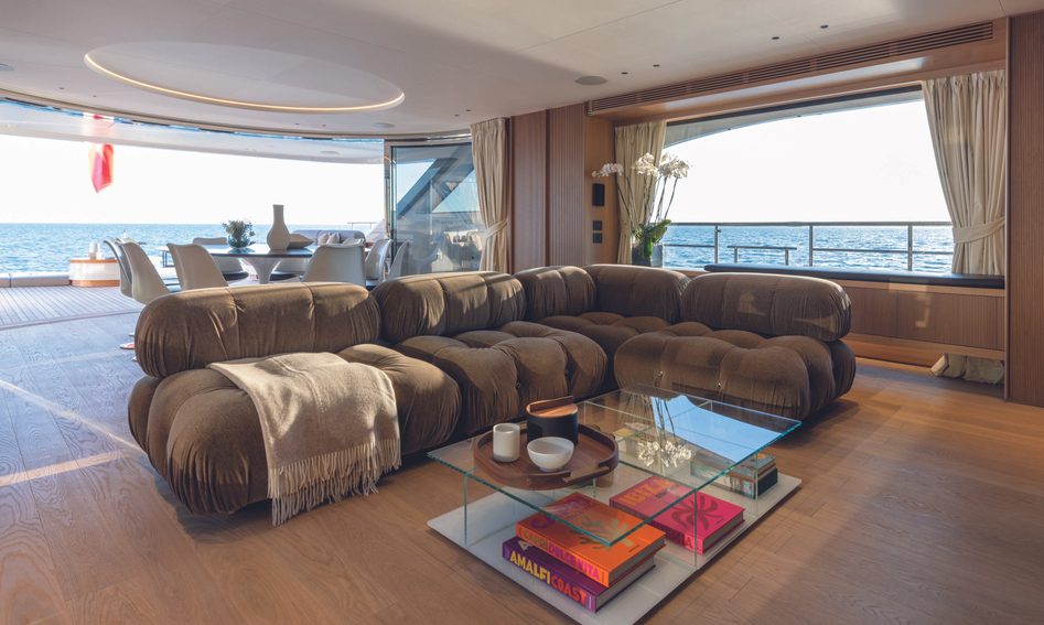 Benetti Oasis 34M, Interior