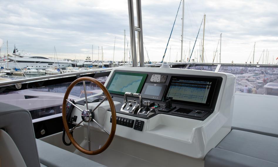 Greenline Oceanclass 65, Helm Station