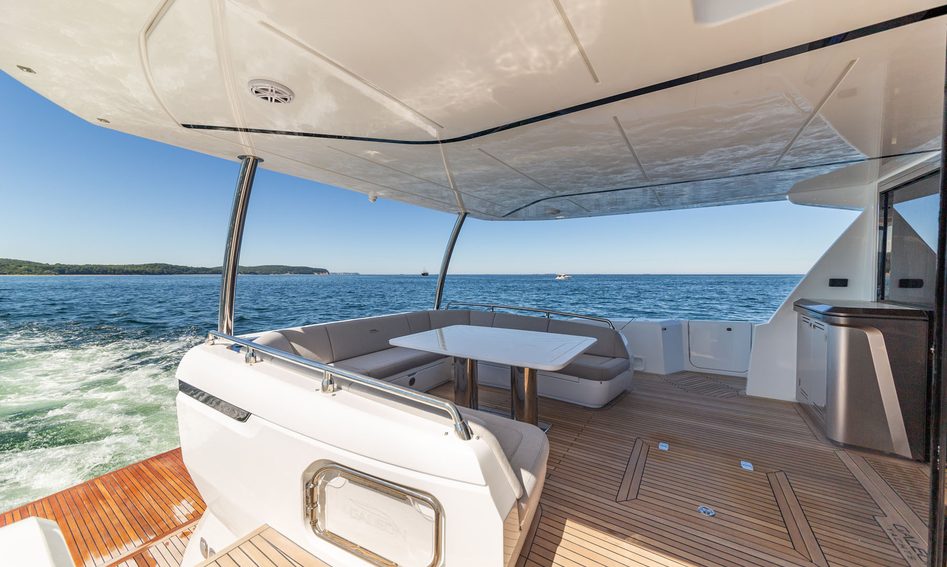 Galeon 800 Fly, Deck Area