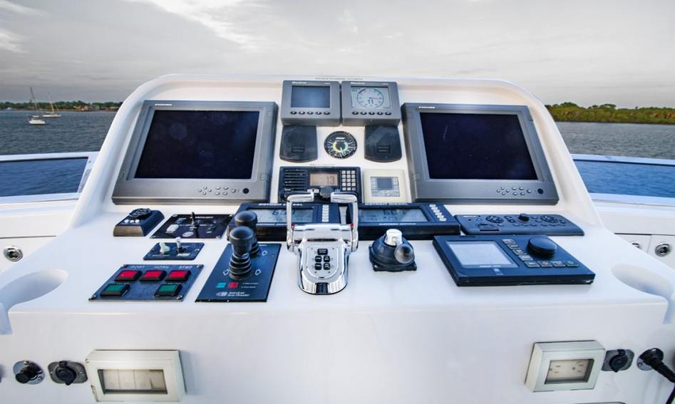 Nordhavn 75EYF, Helm Station