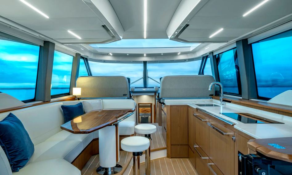 Tiara EX60, Interior